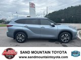 Used 2023 Toyota Highlander XLE image 2