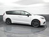 New 2026 Chrysler Pacifica Select image 3