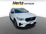 Used 2024 Volvo XC40 B5 Core image 3