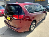 Used 2018 Chrysler Pacifica Limited w/ Advanced Safetytec Group image 3