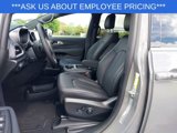 New 2025 Chrysler Pacifica Select image 3