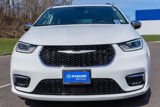 Used 2023 Chrysler Pacifica Limited image 3