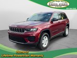 Used 2023 Jeep Grand Cherokee Laredo image 3
