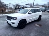 Used 2017 Jeep Grand Cherokee Altitude image 3