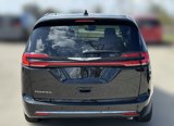 New 2025 Chrysler Pacifica Select image 4