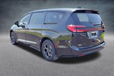 Used 2022 Chrysler Pacifica Touring-L w/ Uconnect Theater Family Group image 3