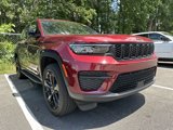 Used 2024 Jeep Grand Cherokee Altitude image 3