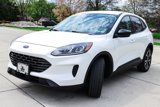 Used 2022 Ford Escape SE w/ SE Sport Appearance Package image 3