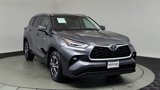 Used 2021 Toyota Highlander XLE image 2