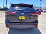 Used 2023 Toyota Highlander XLE image 3