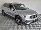 Certified 2022 Volkswagen Tiguan SE w/ Panoramic Sunroof Package image 2
