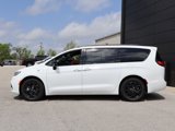 New 2025 Chrysler Pacifica Select image 2