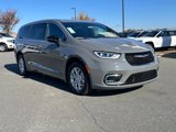 New 2025 Chrysler Pacifica Select image 3