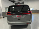 Used 2022 Chrysler Pacifica Touring-L image 4