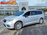 New 2026 Chrysler Pacifica Select image 4