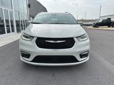 Used 2021 Chrysler Pacifica Touring-L image 2