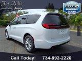 New 2025 Chrysler Pacifica Select image 6