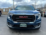 Used 2024 GMC Terrain SLE image 2