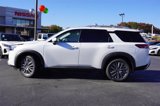 New 2025 Nissan Pathfinder SL w/ SL Premium Package image 2