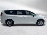 New 2025 Chrysler Pacifica Select image 2