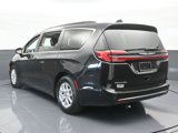 Used 2022 Chrysler Pacifica Touring-L image 4