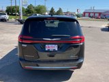 Used 2024 Chrysler Pacifica Select image 4