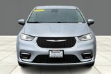 Used 2023 Chrysler Pacifica Touring-L image 3