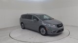 Certified 2022 Chrysler Pacifica Touring-L w/ Uconnect Theater Family Group image 3