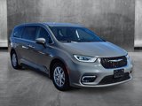 Used 2023 Chrysler Pacifica Touring-L image 3