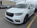 Used 2022 Chrysler Pacifica Touring-L w/ Uconnect Theater Family Group image 3