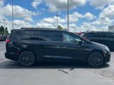 New 2025 Chrysler Pacifica Select image 2