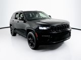Used 2023 Jeep Grand Cherokee Limited w/ Black Appearance Package image 3