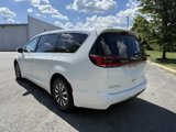 Used 2022 Chrysler Pacifica Touring-L image 4