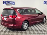 Used 2017 Chrysler Pacifica Touring image 5