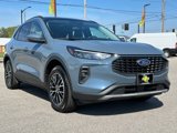 Used 2023 Ford Escape SE image 2