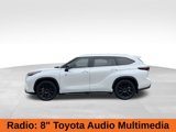 Used 2024 Toyota Highlander XLE image 2