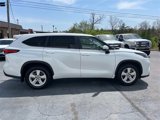 Used 2023 Toyota Highlander LE image 2