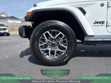 Used 2025 Jeep Wrangler Sahara image 5