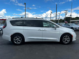 Used 2022 Chrysler Pacifica Limited image 3
