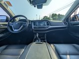 Used 2019 Toyota Highlander XLE image 2