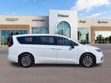 New 2025 Chrysler Pacifica Select image 2