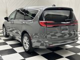 New 2025 Chrysler Pacifica Select image 4
