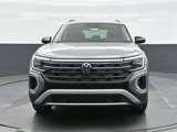 New 2025 Volkswagen Atlas Peak Edition SE image 2
