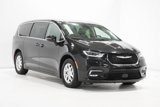 Used 2023 Chrysler Pacifica Touring-L image 4