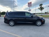 New 2025 Chrysler Pacifica Select image 4