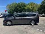 Used 2022 Chrysler Pacifica Touring-L image 5