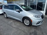 Used 2023 Chrysler Pacifica Touring-L image 5