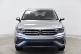 Used 2024 Volkswagen Tiguan SE image 2