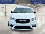 New 2025 Chrysler Pacifica Select image 3