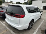 Used 2024 Chrysler Pacifica Select image 5